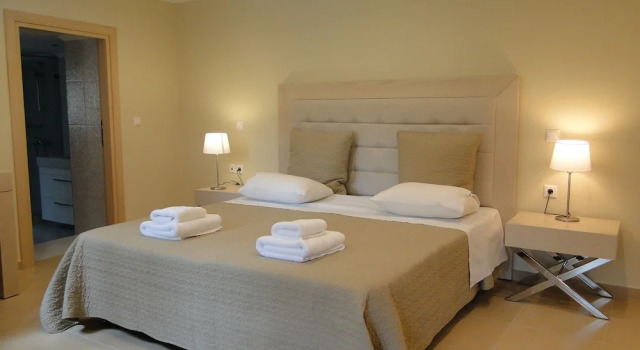 KEOS by the sea, Book Hotel Korissia Kea
