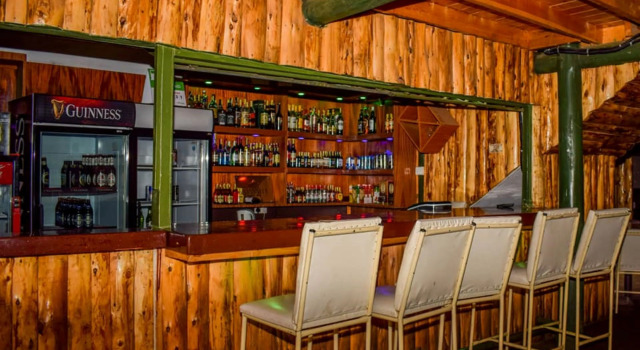 VIP Nest Lounge, Book Hotel Hoteller i Nakuru med parkering, Parkering