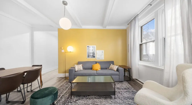 Апартаменты Comfort Spacious Renovated Apartment Sleeps 12