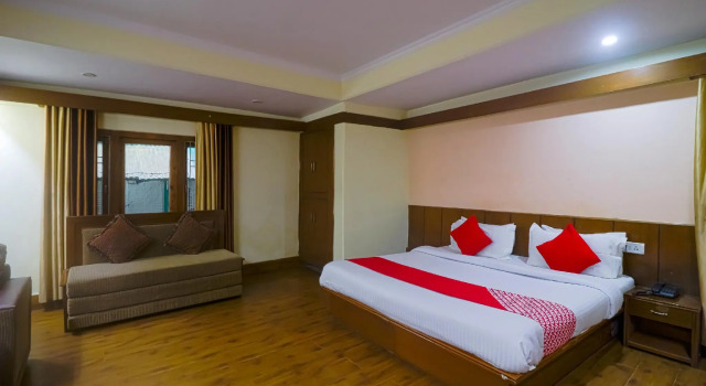 OYO Flagship 82956 Hotel Yadgar, Забронировать Отель Отели Шимлы с парковкой, рядом с Улица Молл-роуд, Парковка