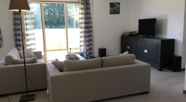 Maison Familiale Climatisée avec Piscine Privée Clôturée et Grand Jardin, située à Fontvieille au cœur des Alpilles, 8 personnes, LS1-256 FERRIERO, Đặt Khách sạn Tarascon ViaRhona