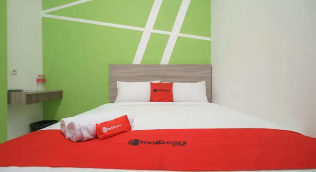 RedDoorz Plus @ Grand Tara Homestay Palembang, Boek Hotel Palembang Sumatra