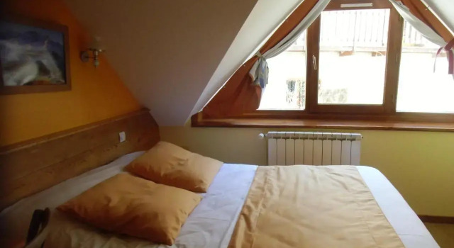 Auberge Aux 3 Frenes, Book Hostel / Vandrerhjem Hostels i Oisans, Hostel / Vandrerhjem