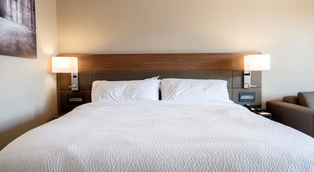 Люкс c 1 комнатой AC Hotel by Marriott Cincinnati at The Banks