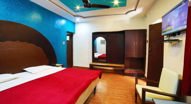 Hotel Mamta Palace, 500 meters from nakki lake, Забронировать Отель Отели штата Раджастхана с парковкой, Парковка