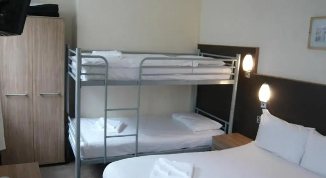 Семейный люкс Dutchman Hotel