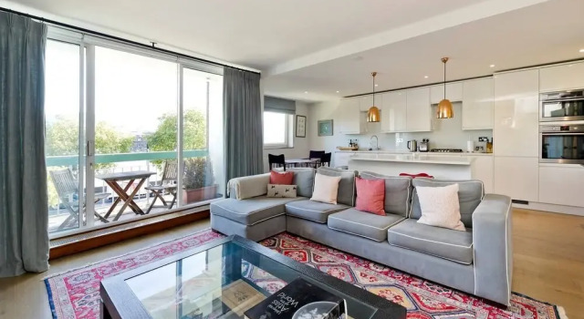 Bright 2-Bed Apartment in Fashionable Chelsea