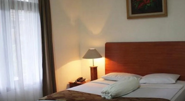 Hotel Ratih, Забронировать Отель Отели Матарам с завтраком, рядом с Lombok Epicentrum Mall, Завтраки