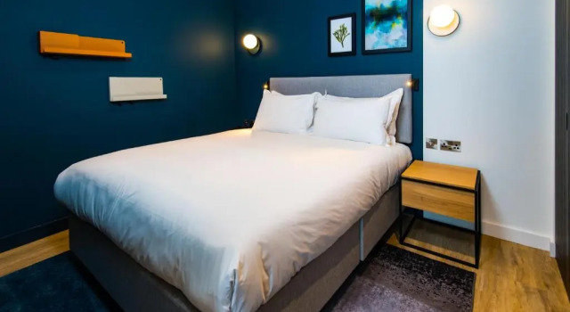 Люкс с балконом Staybridge Suites - Cardiff by IHG