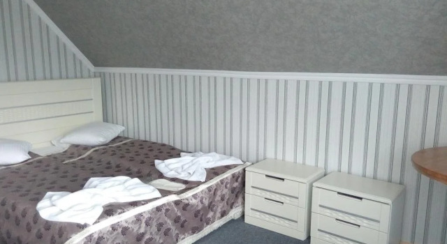 Alpin Hotel, Varaa Hotelli Hotellit Ivano-Frankivsk ruokailulla, Puolitäysi / Täysihoito