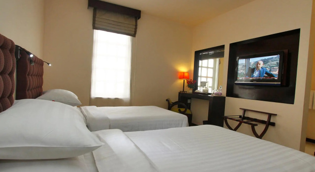 Двухместный номер Deluxe East Hotel