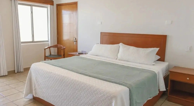 Четырёхместный номер Standard с видом на бассейн Costa Elegante Hotel & Suites