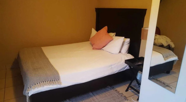 Люкс Deluxe Cozy guestrooms in Midrand