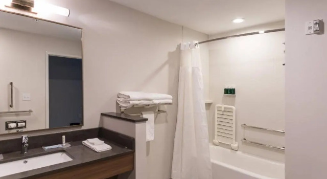 Двухместный номер Standard с видом на город Fairfield Inn & Suites by Marriott Northfield