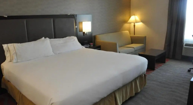Номер Standard Holiday Inn Express Hotel & Suites Barrie by IHG