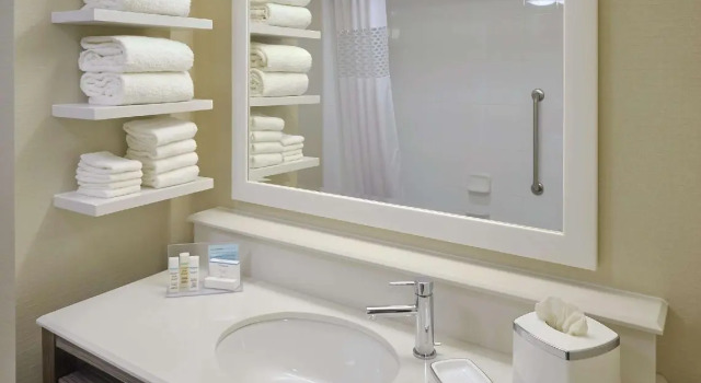 Четырёхместный номер Standard Hampton Inn by Hilton Timmins