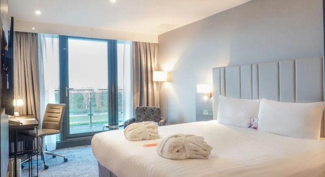 Двухместный номер Premium с видом на реку Crowne Plaza London - Kingston by IHG