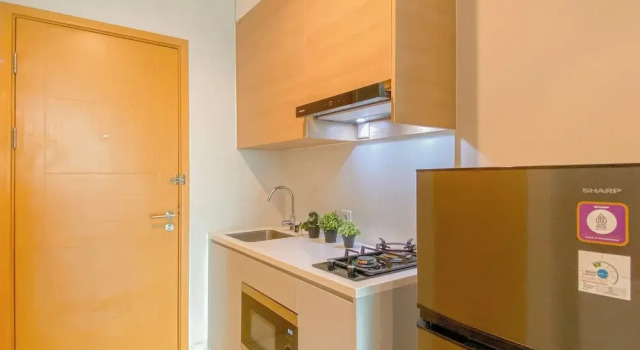 Студия Standard Simple Designed And Homey Studio At Apartment Capitol Suites