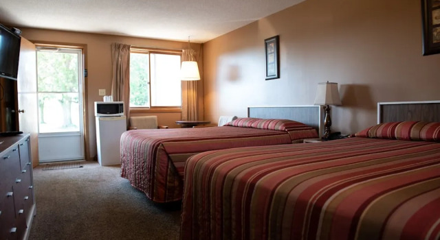 Четырёхместный номер Standard Adams Golden Acres Motel