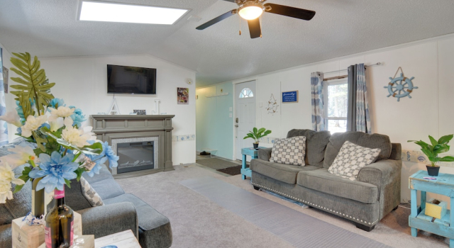 Коттедж Houghton Lake Area Home w/ Fire Pit & Yard!