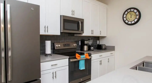 Апартаменты Family Friendly Four Bd w Pool at Storey Lake Resort 5035