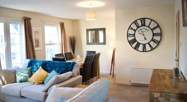 Traditional 2 Bedroom Edinburgh Apartment
