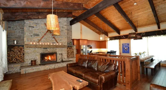 7 Bed Blue Mountain Chalet with Hot Tub 35R, Varaa Mökki Blue Mountains 