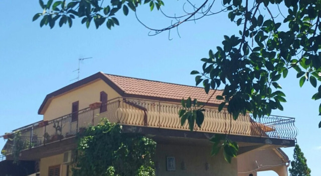 Charming seaside house in Letojanni with terrace, Prenota Hotel Hotel a Sicilia con parcheggio, Parcheggio
