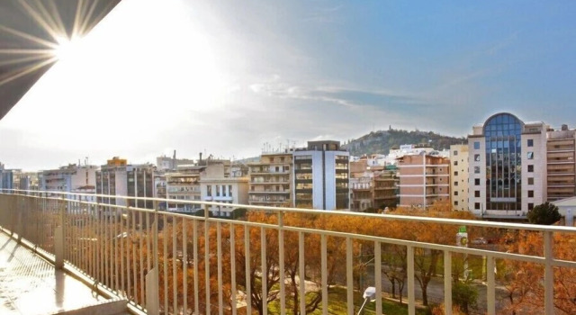 Three Bedrooms Apartment in City Center