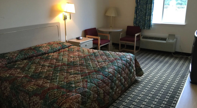 Regency Inn & Suites, Buchen Sie Hotel Milton Panhandle Florida