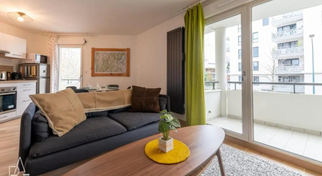 Апартаменты LEsperluette - 44 sqm apartment with garage & balcony in the city center