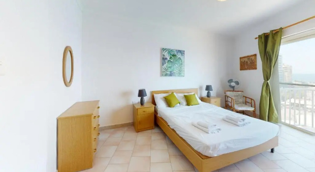 6th floor seafront apartment with open sea views
