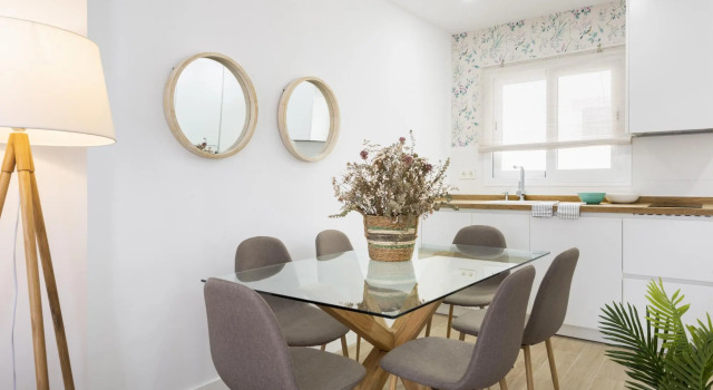 Lovely 3-bedroom Apartment Near Alameda Juan Rabadan I, Забронировать Апартаменты/квартира Севилья провинция Севилья, рядом с La Torre de Don Fadrique
