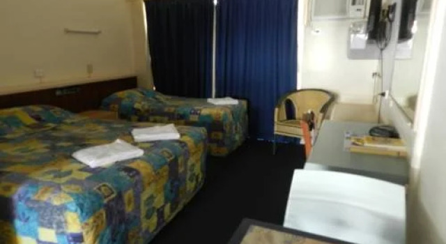 Castle Court Motor Inn, Забронировать Отель Рокгемптон Southern Great Barrier Reef, рядом с Информационный центр для посетителей Шпиля Тропика Козерога