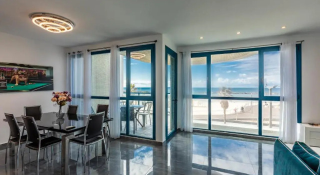 Апартаменты с видом на море M Sea Suites - By The Beach