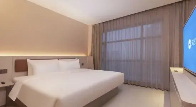 Люкс HanTing Hotel (Fuyang Yingdong Fangyuanhui Square)