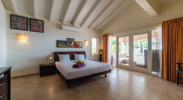 Spacious Ocean Front Mansion - Private Beach & Infinity Pool, Rezerwuj Hotel St. Marie Curaçao