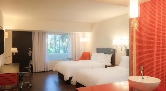 Четырёхместный номер Deluxe Fiesta Inn San Luis Potosi Glorieta Juarez