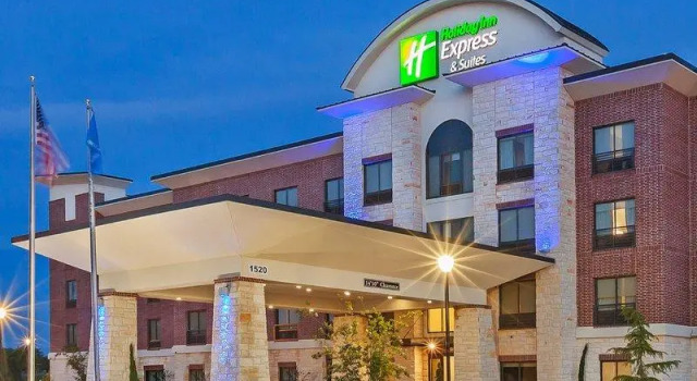 Кровать в общем номере Holiday Inn Express Hotel and Suites Duncan by IHG