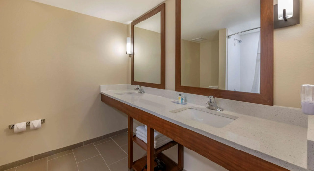 Четырёхместный люкс Comfort Suites Daytona Beach-Speedway