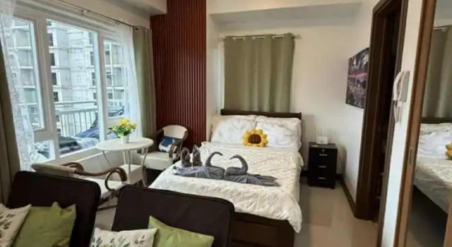 Номер Standard Spacious Studio Unit With Balcony and Seaview