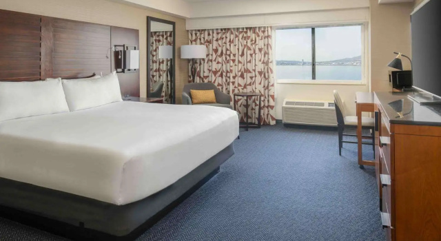 Двухместный номер Deluxe DoubleTree by Hilton San Francisco Airport