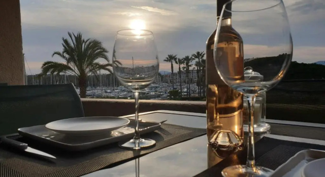 Апартаменты Superbe appartement vue plage de Port-Grimaud