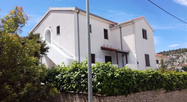 Apartment Body, Buchen Sie Ferienwohnung Hotels in Gespanschaft Split-Dalmatien mit Pool, Schwimmbad