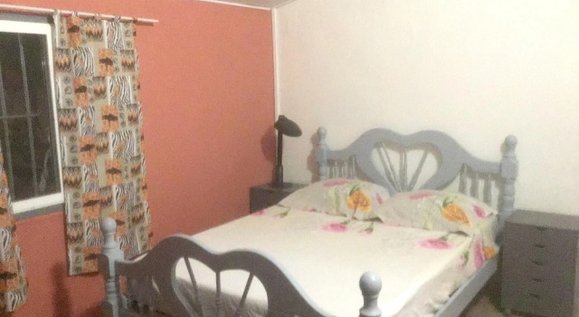 House With One Bedroom In Bouillante With Enclosed Garden, Rezerwuj Dom wakacyjny Hotele w Basse-Terre z parkingiem, Parking