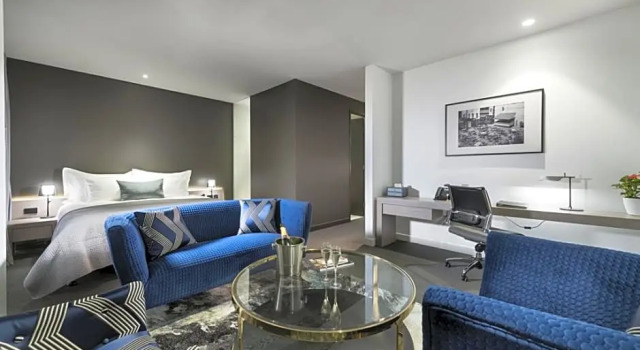 Люкс Premier The Melbourne Hotel