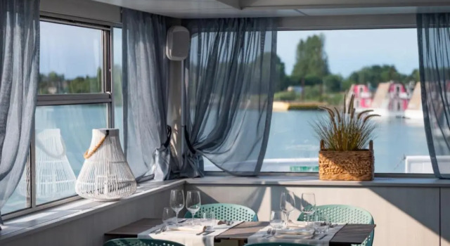 Marina Houseboat 2 pax