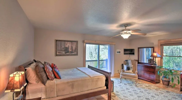 Spacious Lake Santeetlah Cottage w/ Lake Views!, Rezerwuj Dom wakacyjny Robbinsville 