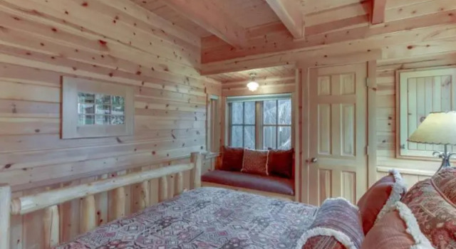 Metolius Cabin 10, Book Hotel Hoteller i Camp Sherman med parkering, Parkering