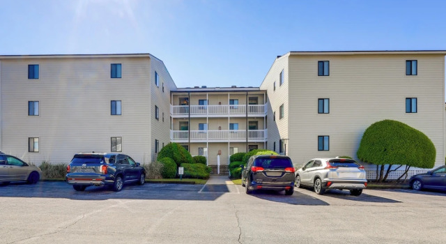 Emerald Isle Resort-style Condo: Walk to Beaches!, Забронировать Апартаменты/квартира Эмералд-Айл Северная Каролина